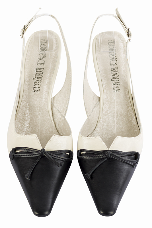 Chaussure femme à brides :  couleur noir satiné et blanc cassé. Bout effilé. Talon haut fin. Vue du dessus - Florence KOOIJMAN