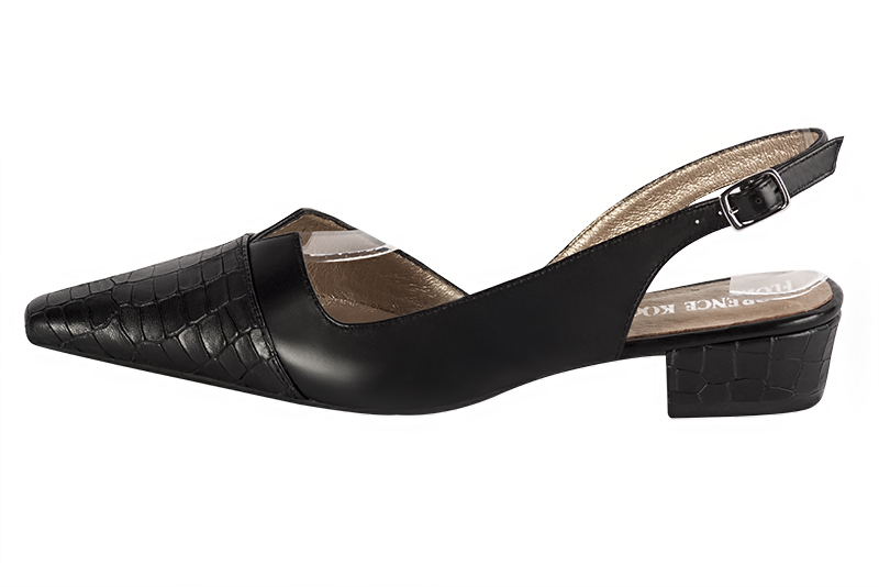 Chaussure femme à brides :  couleur noir satiné. Bout effilé. Petit talon bottier. Vue de profil - Florence KOOIJMAN