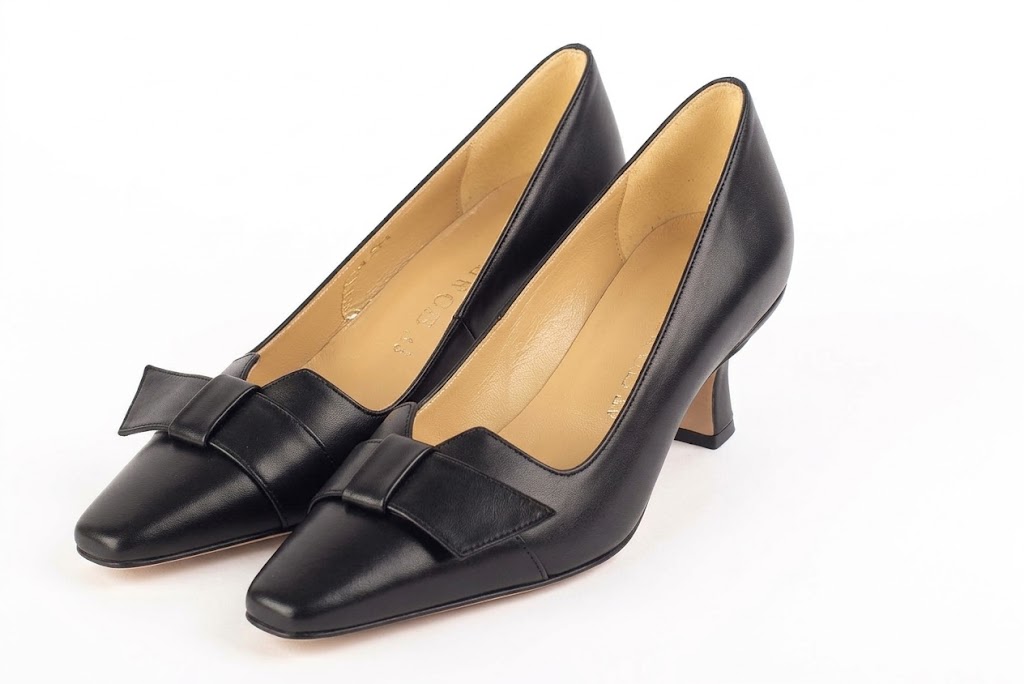 Escarpins parés de nœuds pour femme en cuir noir avec bout effilé et talon bobine de 5.5 cm - Vue avant