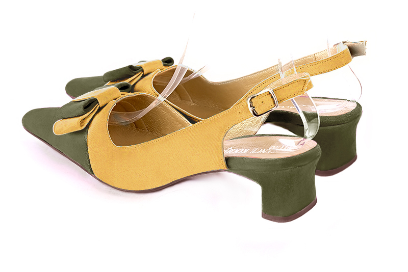 Chaussure femme à brides :  couleur vert kaki et jaune ocre. Bout effilé. Petit talon trotteur. Vue arrière - Florence KOOIJMAN