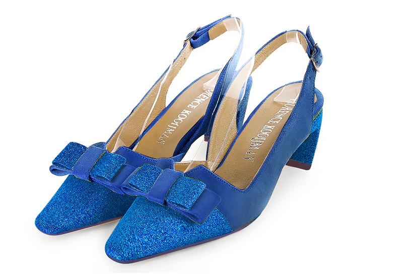 Escarpins habillés, élégants et raffinés, ouverts à l'arrière avec un noeud sur l'avant, coloris bleu électrique. Bout effilé. Mi-haut à haut. Talon virgule. Cérémonie, soirée, cocktail, évènementiel. Personnalisation : Choix des cuirs, 
                des couleurs et des talons. Petites et grandes pointures. - Florence KOOIJMAN
