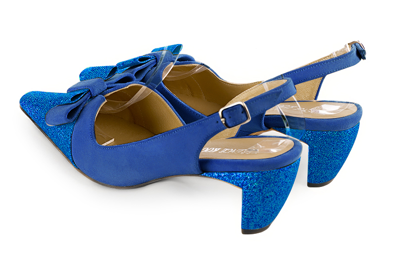 Chaussure femme à brides :  couleur bleu électrique. Bout effilé. Talon mi-haut virgule. Vue arrière - Florence KOOIJMAN