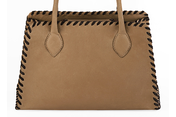 Sac cabas habillé femme en cuir beige camel et marron ébène - Vue de profil