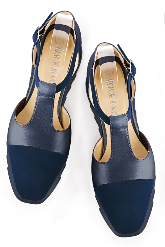 Chaussure cotes ouverts bride cou de pied bleu marine. Bout carre. Semelle gomme petit talon