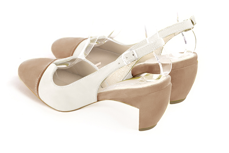 Chaussure femme à brides :  couleur beige sahara et blanc cassé. Bout rond. Talon mi-haut virgule. Vue arrière - Florence KOOIJMAN