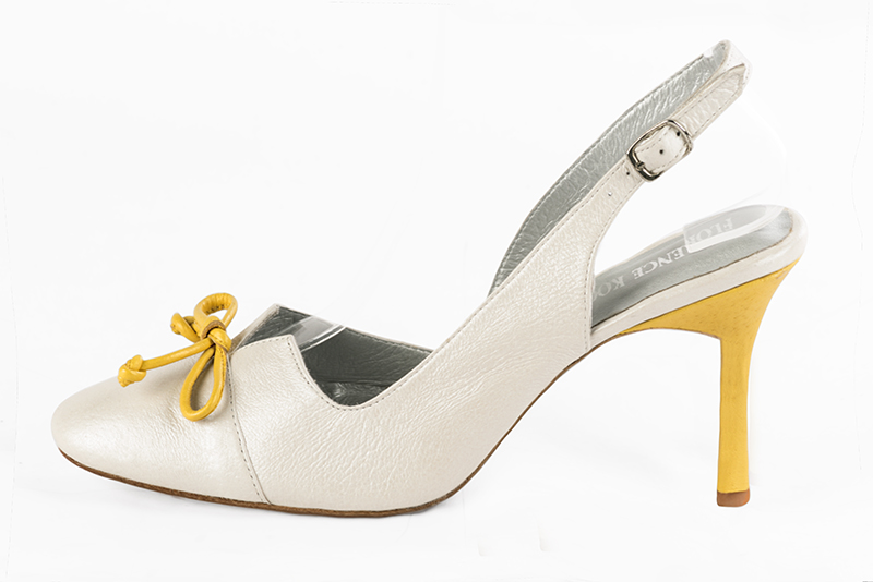 Chaussure femme à brides :  couleur blanc cassé. Bout rond. Talon très haut fin. Vue de profil - Florence KOOIJMAN