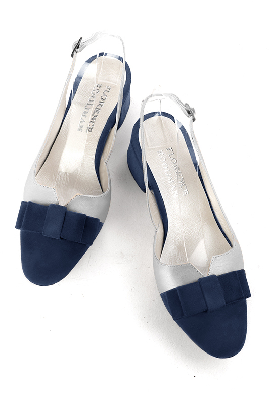 Chaussure femme à brides :  couleur bleu marine et argent platine. Bout rond. Petit talon évasé. Vue du dessus - Florence KOOIJMAN