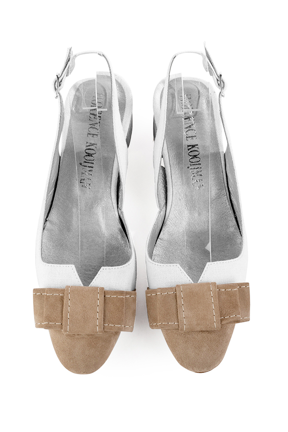 Chaussure femme à brides :  couleur beige sahara et blanc pur. Bout rond. Petit talon évasé. Vue du dessus - Florence KOOIJMAN