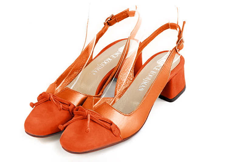 Chaussure femme à brides :  couleur orange clémentine. Bout rond. Petit talon évasé Vue avant - Florence KOOIJMAN