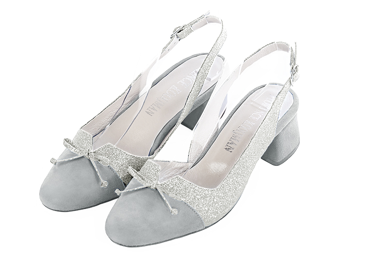 Chaussure femme à brides :  couleur gris perle et argent platine. Bout rond. Petit talon évasé Vue avant - Florence KOOIJMAN