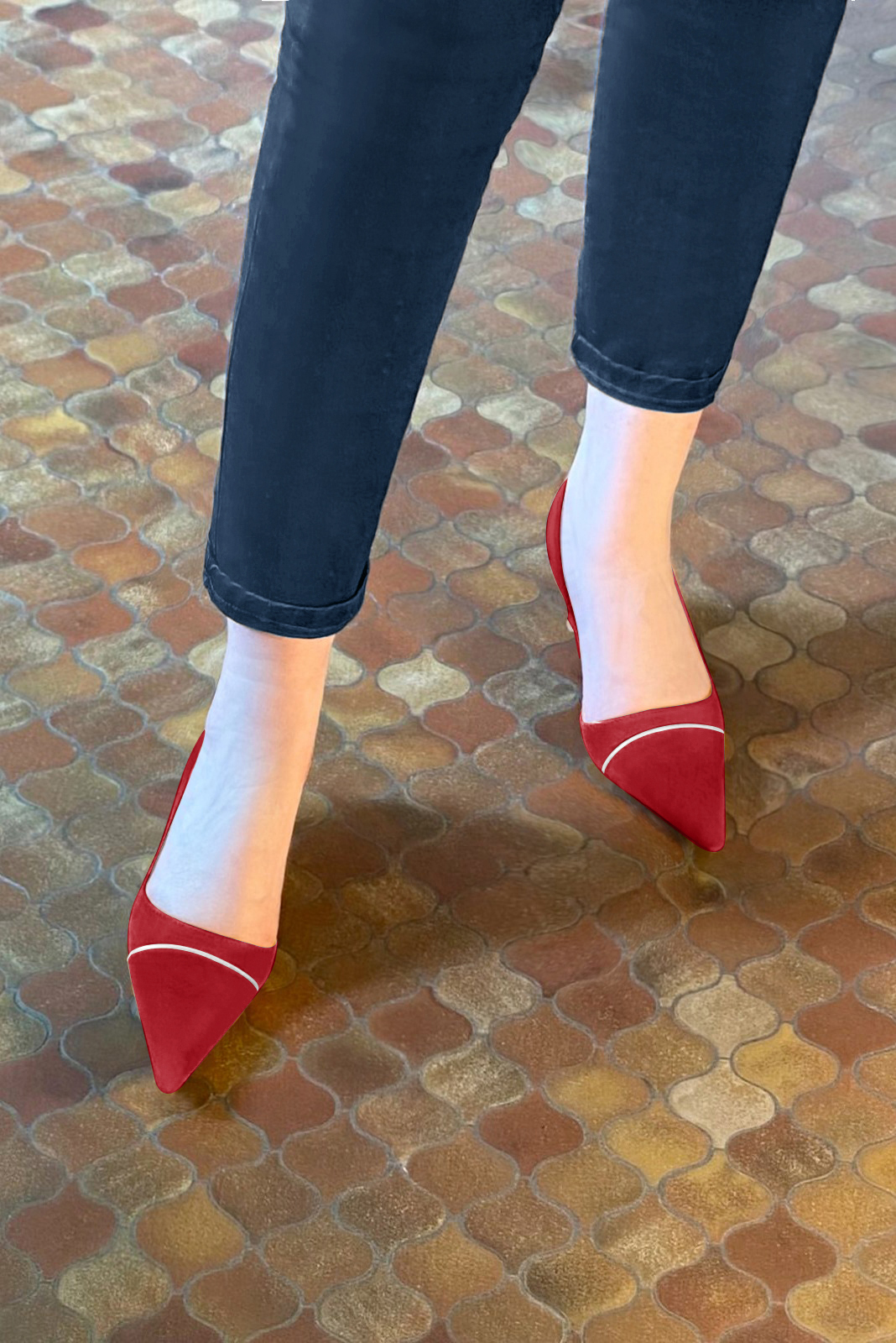 Chaussure femme à brides :  couleur rouge carmin et or doré. Bout pointu. Talon mi-haut bobine. Vue du dessus - Florence KOOIJMAN