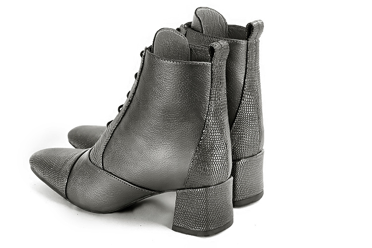 Boots femme : Bottines lacets à l'avant couleur gris acier. Bout carré. Talon mi-haut bottier. Vue arrière - Florence KOOIJMAN