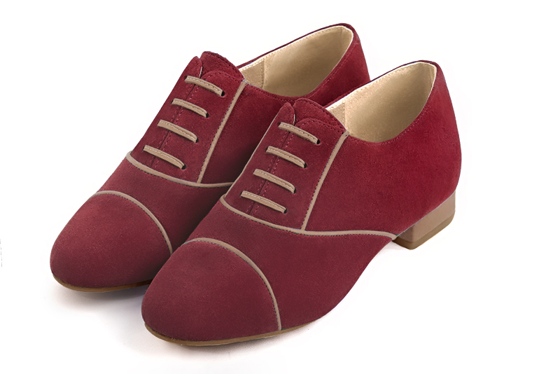 Chaussure femme à lacets : Derby, richelieu classique couleur rouge bordeaux et marron caramel. Talon plat. Talon bottier. Bout rond - Florence KOOIJMAN