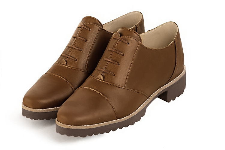 Chaussure femme à lacets : Derby sport couleur marron caramel. Bout rond. Semelle gomme talon plat Vue avant - Florence KOOIJMAN