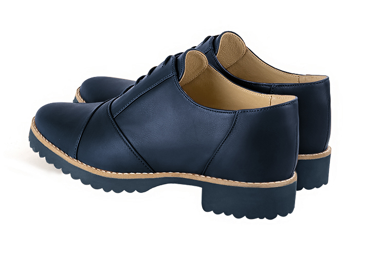 Chaussure femme à lacets : Derby sport couleur bleu marine. Bout rond. Semelle gomme talon plat. Vue arrière - Florence KOOIJMAN