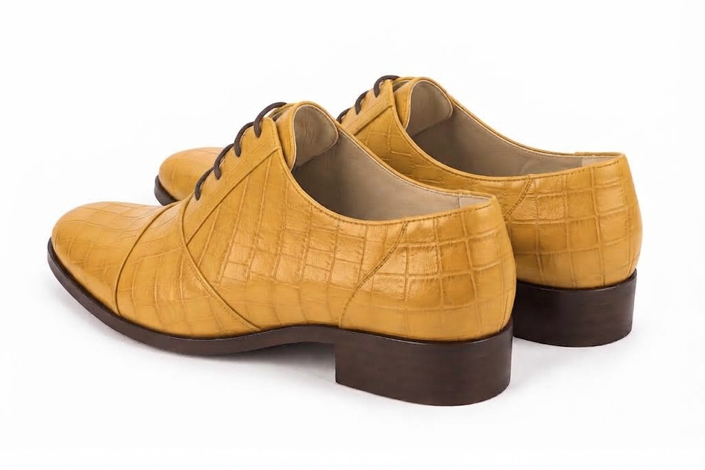 Derbies essentiels pour femme en cuir jaune moutarde avec bout rond et semelle crantée en gomme - Vue arrière
