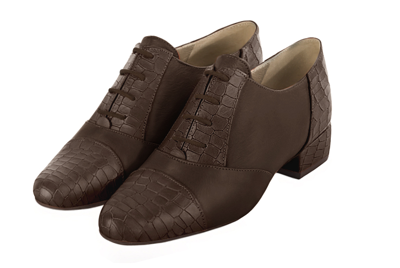 Chaussure femme à lacets : Derby élégant et raffiné couleur marron ébène. Bout rond. Petit talon bottier Vue avant - Florence KOOIJMAN