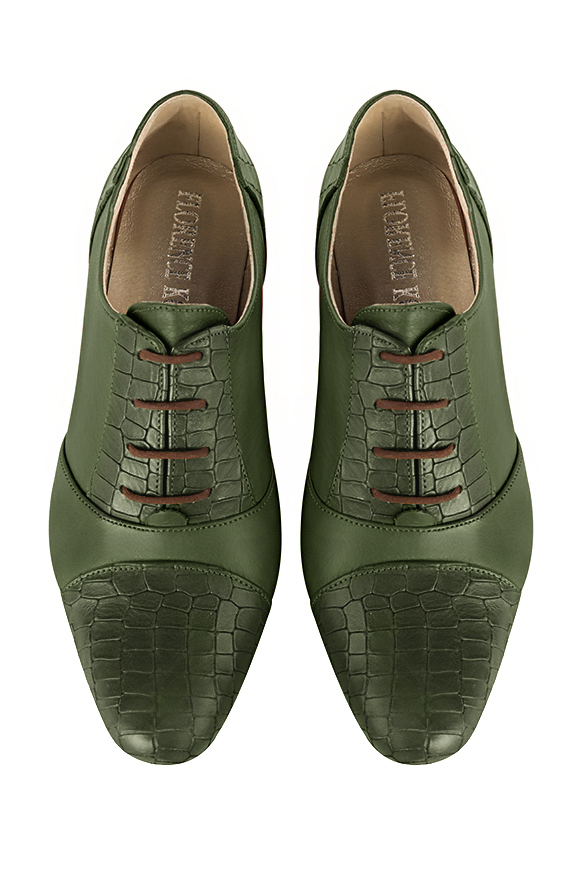 Chaussure femme à lacets : Derby élégant et raffiné couleur vert bouteille. Bout rond. Petit talon bottier. Vue du dessus - Florence KOOIJMAN