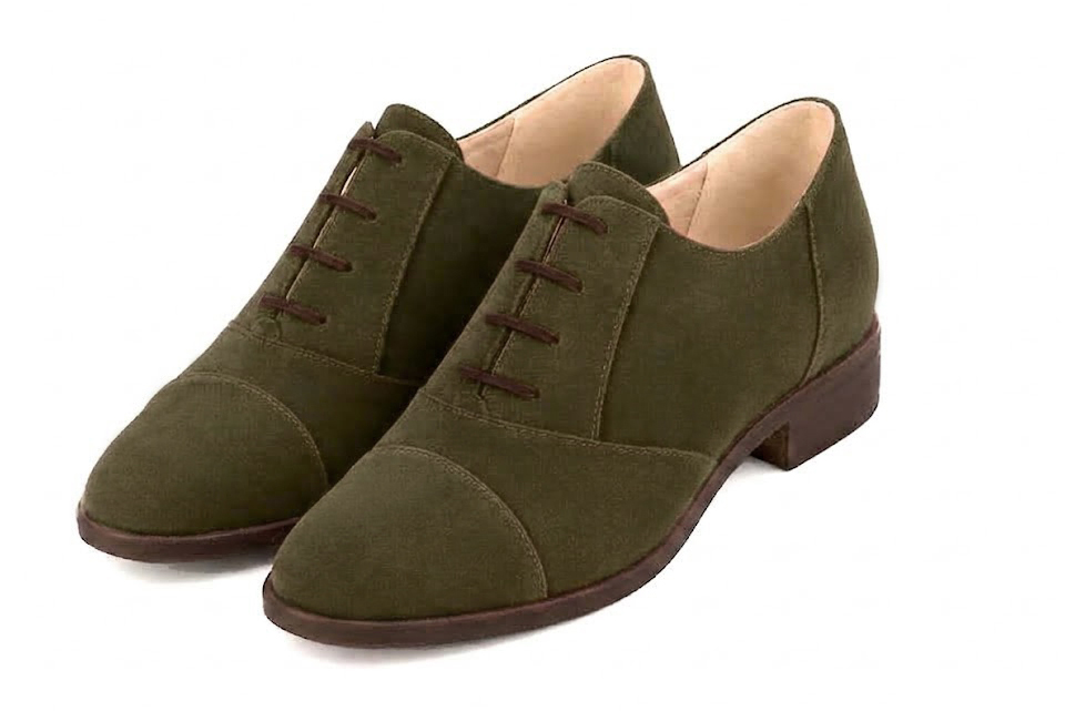 Derbies essentiels pour femme en cuir kaki avec bout rond et semelle crantée en gomme - Vue avant