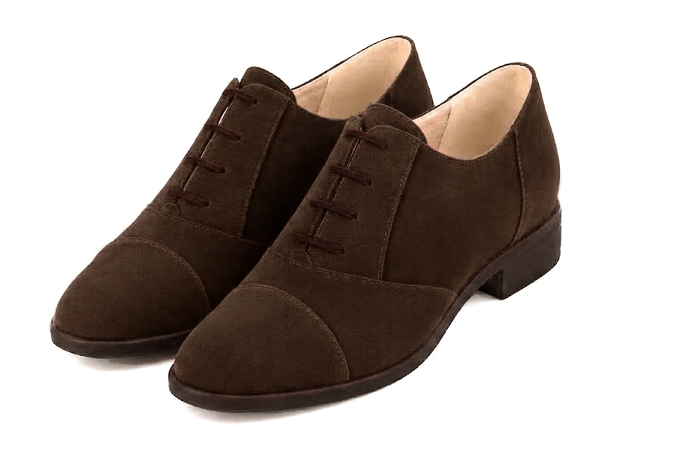 Derbies essentiels pour femme en cuir marron foncé avec bout rond et semelle crantée en gomme - Vue avant