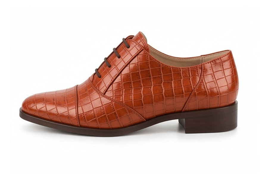 Derbies essentiels pour femme en cuir terracotta avec bout rond et semelle crantée en gomme - Vue de profil