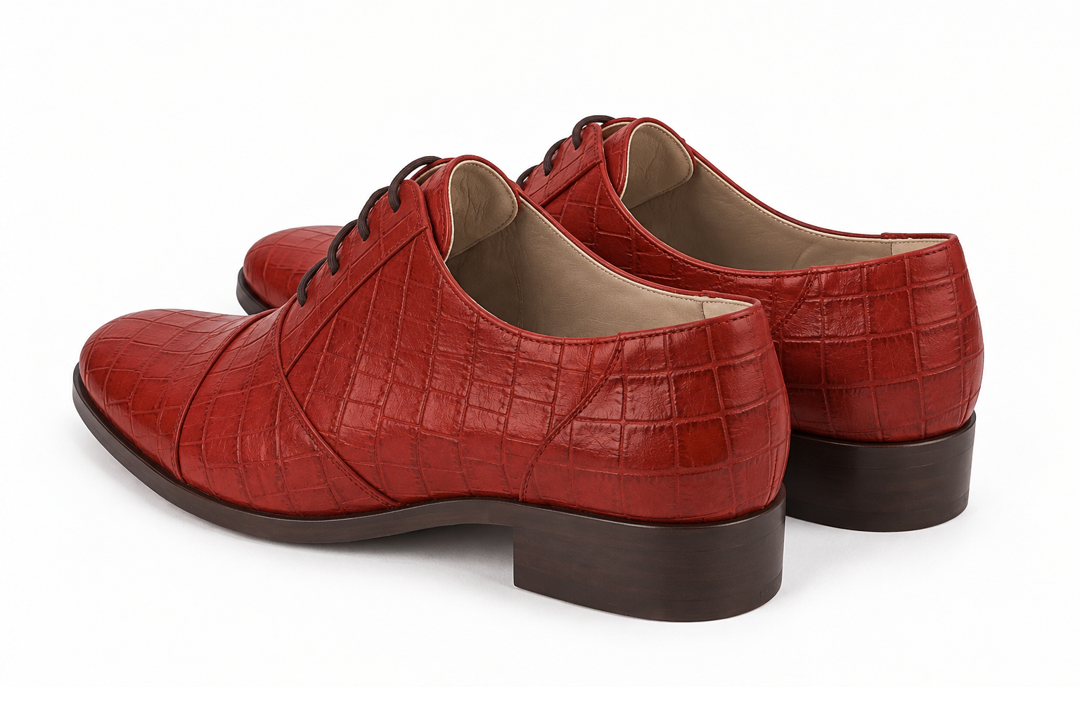 Derbies essentiels pour femme en cuir rouge avec bout rond et semelle crantée en gomme - Vue arrière