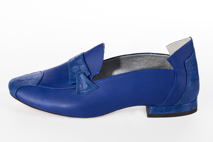 Chaussure femme mocassin : Mocassin femme sophistiqué couleur bleu électrique. Talon plat. Talon bottier. Bout rond - Florence KOOIJMAN