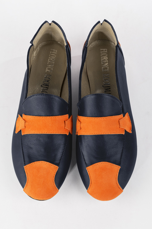 Chaussure femme mocassin : Mocassin femme sophistiqué couleur orange abricot et bleu marine. Talon plat. Talon bottier. Bout rond - Florence KOOIJMAN