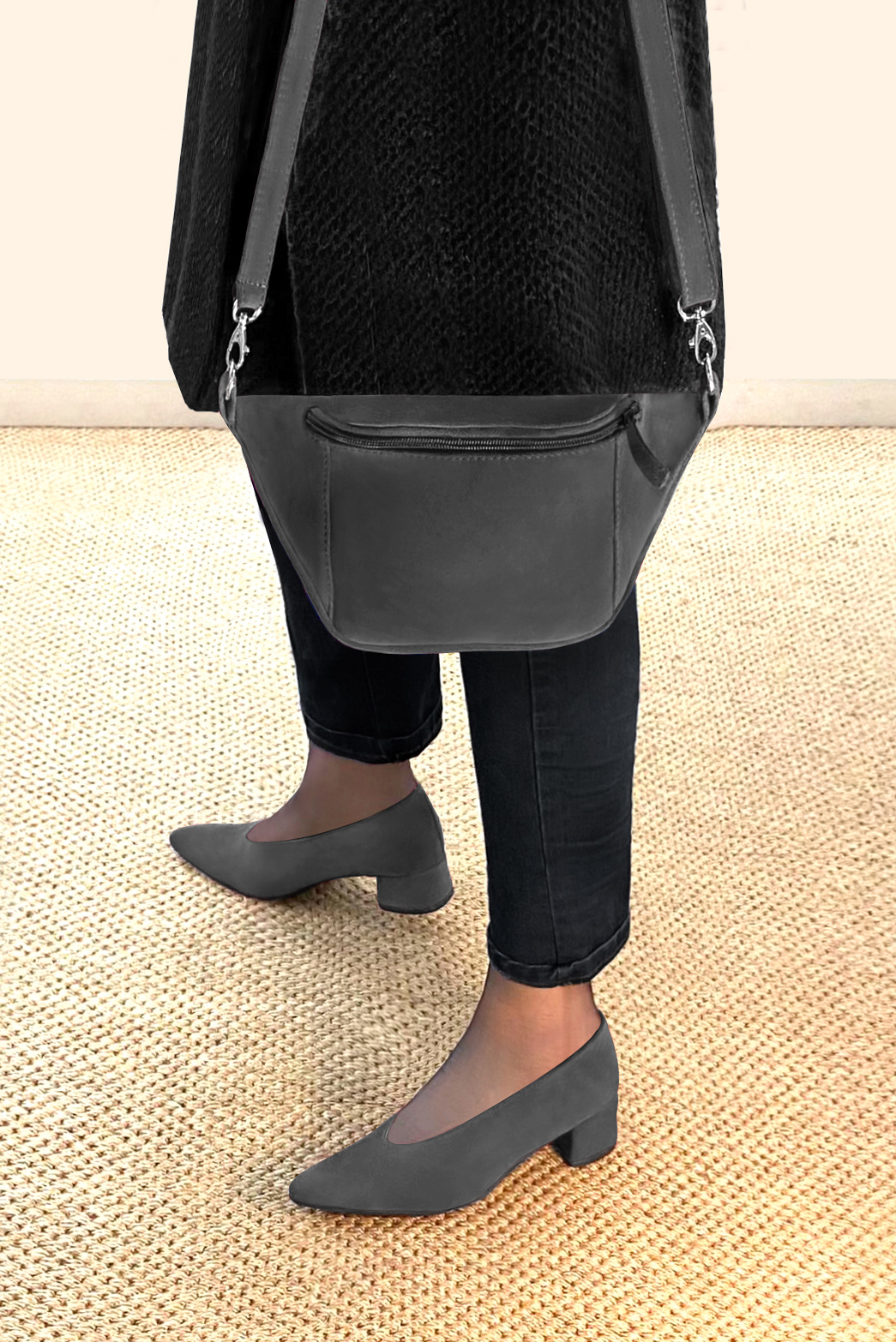 Escarpin : Escarpin classique décolleté rond couleur gris acier. Bout effilé. Petit talon évasé. Vue du dessus - Florence KOOIJMAN