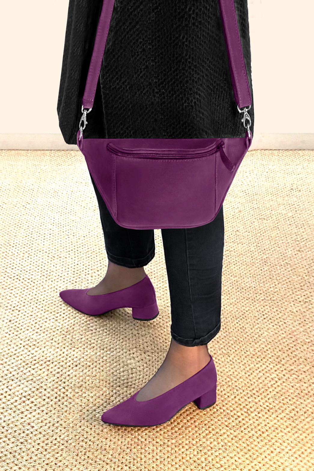Escarpin : Escarpin classique décolleté rond couleur violet myrtille. Bout effilé. Petit talon évasé. Vue du dessus - Florence KOOIJMAN