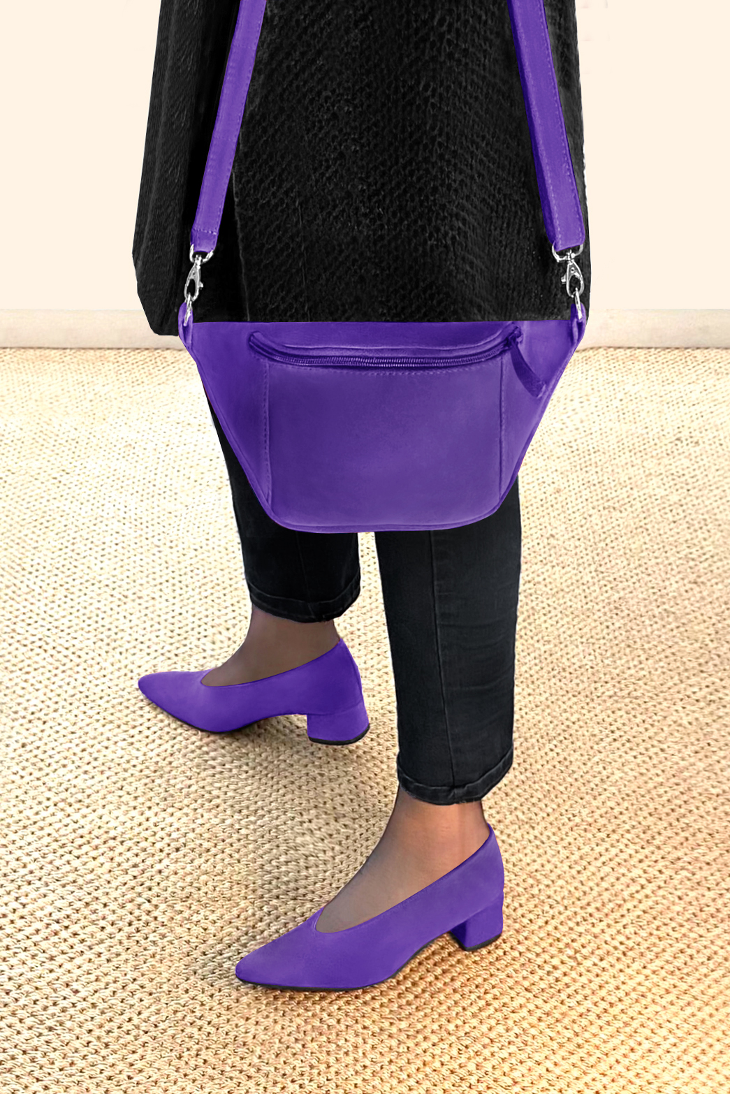 Escarpin : Escarpin classique décolleté rond couleur violet outremer. Bout effilé. Petit talon évasé. Vue du dessus - Florence KOOIJMAN