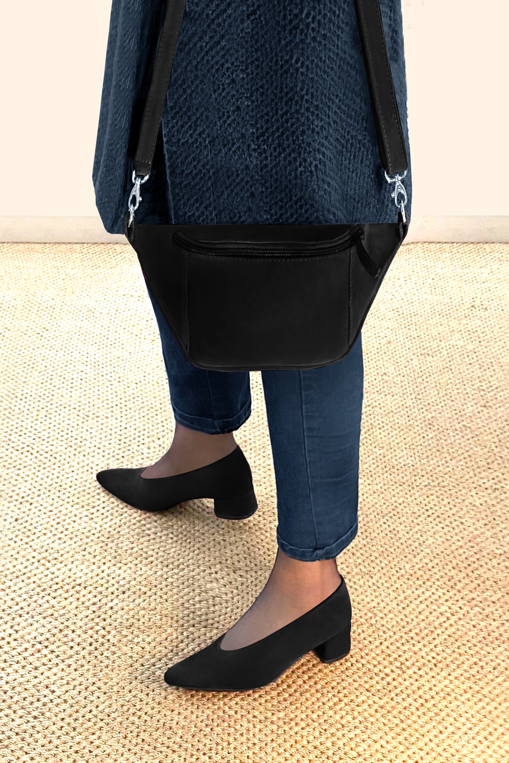 Escarpin : Escarpin classique décolleté rond couleur noir mat. Bout effilé. Petit talon évasé. Vue du dessus - Florence KOOIJMAN