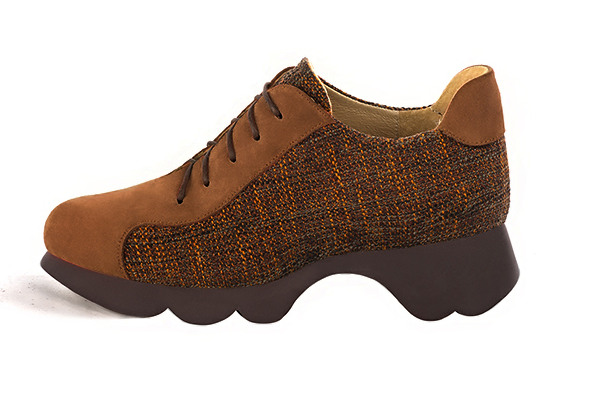 Chaussure femme à lacets : Derby sport couleur marron caramel et orange corail.. Vue de profil - Florence KOOIJMAN