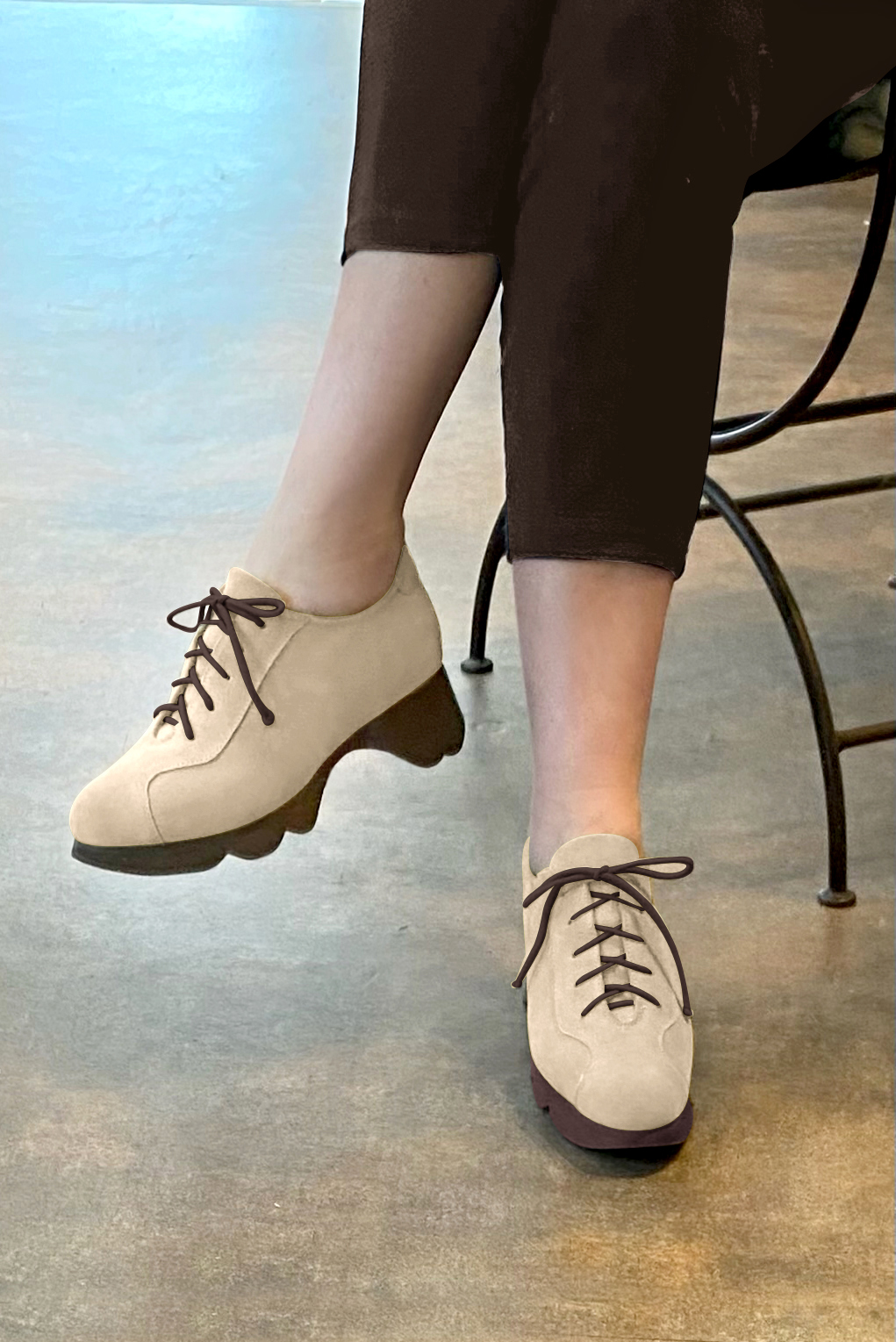 Chaussure femme à lacets : Derby sport couleur blanc ivoire.. Vue porté - Florence KOOIJMAN