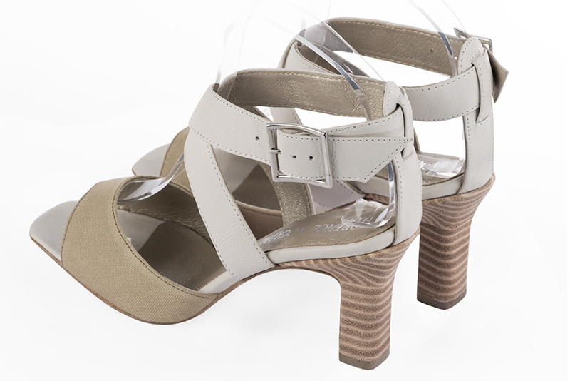 Sandales habillées, élégantes et raffinées, ouvertes à l'arrière, avec des brides croisées, coloris blanc cassé et beige sahara. Bout carré. Haut. Talon trotteur. Cérémonie, soirée, cocktail, évènementiel. Personnalisation : Choix des cuirs, 
                des couleurs et des talons. Petites et grandes pointures. - Florence KOOIJMAN