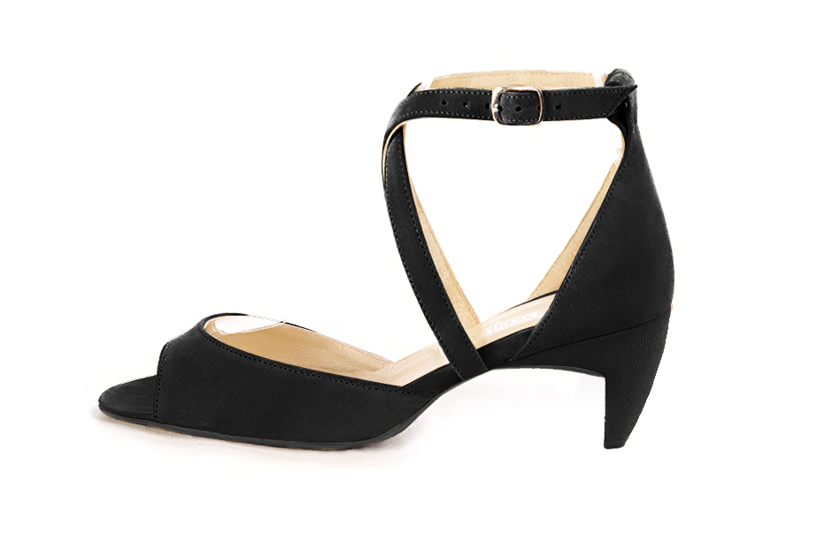Sandales habillées femme brides croisées arrière fermé cuir noir mat à talon virgule de 5.5 cm et bout carré - Vue de profil