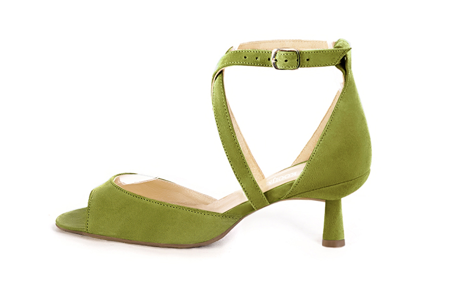 Sandales femme brides croisées fermées à l'arrière vert pistache. Bout carré. Talon bobine de 6 cm - Vue de profil