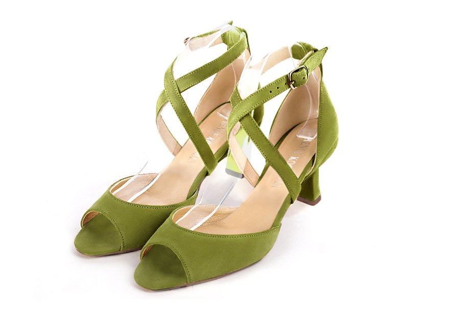 Sandales femme brides croisées fermées à l'arrière vert pistache. Bout carré. Talon bobine de 6 cm - Vue avant