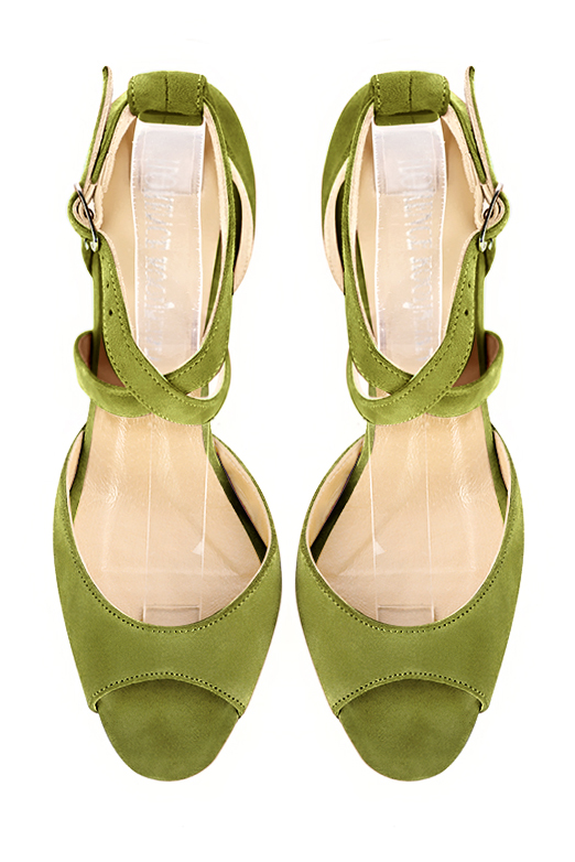 Sandale femme : Sandale soirées et cérémonies couleur vert pistache. Bout carré. Talon mi-haut bobine. Vue du dessus - Florence KOOIJMAN