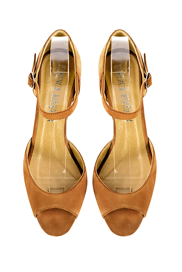 Sandales élégantes et raffinées pour soirées et cérémonies, coloris beige camel. Bout carré. Mi-haut à haut. Talon bobine. Cérémonie, soirée, cocktail, évènementiel. Personnalisation : Choix des cuirs, 
                des couleurs et des talons. Petites et grandes pointures. - Florence KOOIJMAN