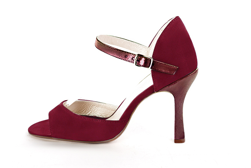 Sandale femme : Sandale soirées et cérémonies couleur rouge bordeaux. Bout rond. Talon haut bobine. Vue de profil - Florence KOOIJMAN