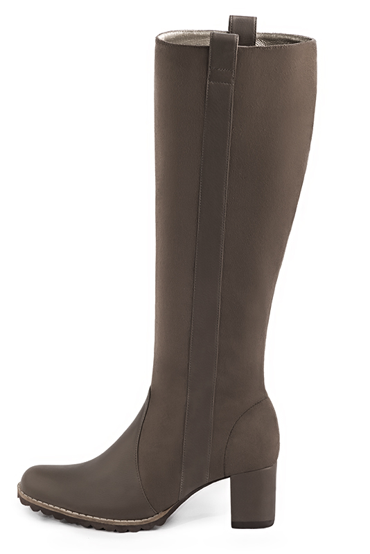 Bottes femme cavalières élégantes et raffinées, réalisées sur mesure, coloris marron taupe et beige mastic. Bout rond. Mi-haut à haut. Talon bottier. Mollets fins ou larges. Personnalisation : Choix des cuirs, des couleurs et des talons. - Florence KOOIJMAN