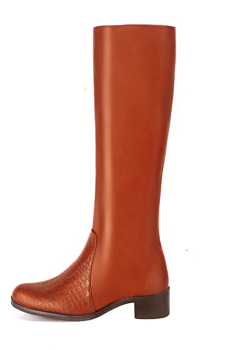 Botte femme : Bottes femme cavalières sur mesures couleur orange corail. Bout rond. Semelle cuir petit talon. Vue de profil - Florence KOOIJMAN