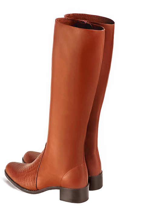 Botte femme : Bottes femme cavalières sur mesures couleur orange corail. Bout rond. Semelle cuir petit talon. Vue arrière - Florence KOOIJMAN