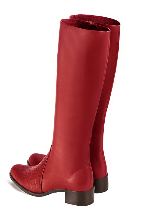 Botte femme : Bottes femme cavalières sur mesures couleur rouge coquelicot. Bout rond. Semelle cuir petit talon. Vue arrière - Florence KOOIJMAN