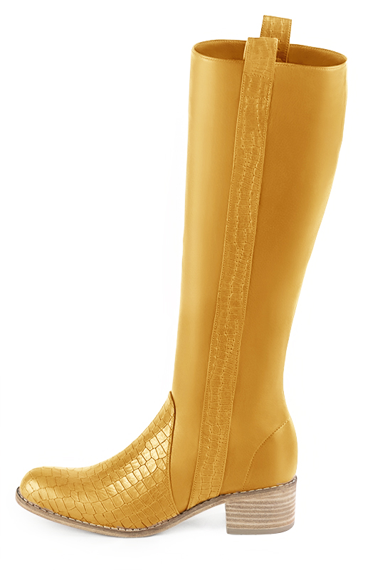 Botte femme : Bottes femme cavalières sur mesures couleur jaune ocre. Bout rond. Semelle cuir petit talon. Vue de profil - Florence KOOIJMAN