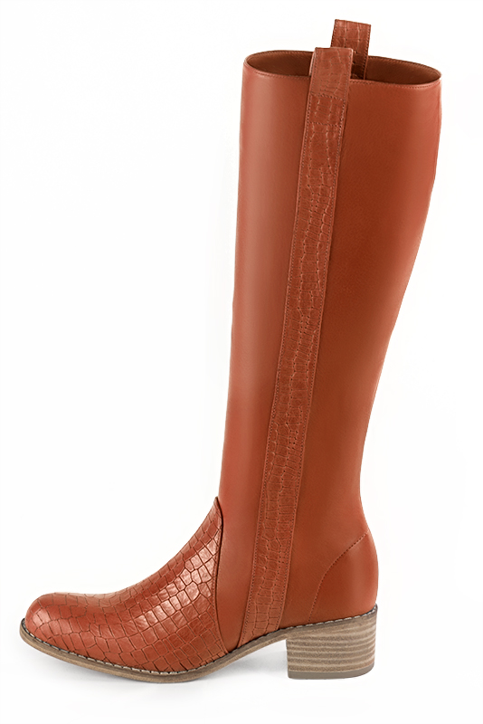 Bottes femme cavalières élégantes et raffinées, réalisées sur mesure, coloris orange corail. Bout rond. Semelle cuir mi-haut. Mollets fins ou larges. Personnalisation : Choix des cuirs, des couleurs et des talons. - Florence KOOIJMAN