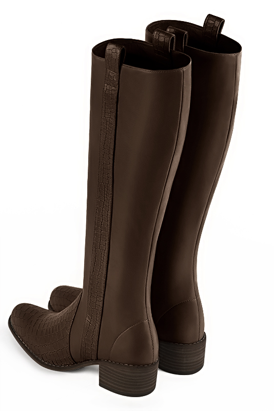 Bottes femme cavalières élégantes et raffinées, réalisées sur mesure, coloris marron ébène. Bout rond. Semelle cuir mi-haut. Mollets fins ou larges. Personnalisation : Choix des cuirs, des couleurs et des talons. - Florence KOOIJMAN