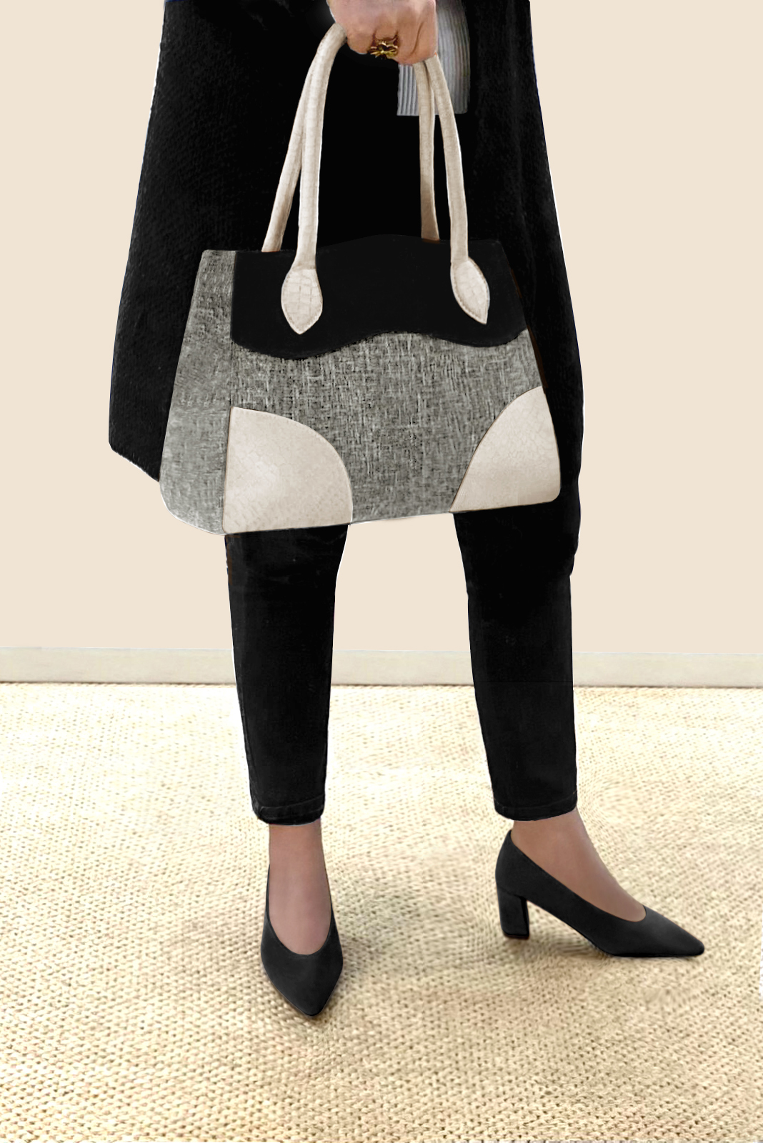 Sac à main  gris cendre, noir mat et blanc cassé haut de gamme. Personnalisation. Vue porté - Florence KOOIJMAN