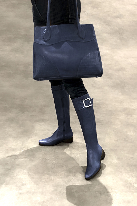 Sac à main  bleu marine haut de gamme. Personnalisation. Vue porté - Florence KOOIJMAN